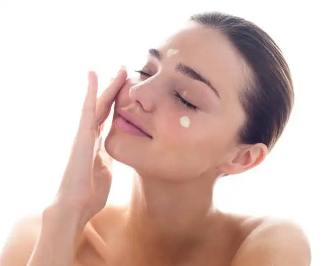 ครีมปรับสภาพผิว MULTI-NATURAL WHITENING CREAM
